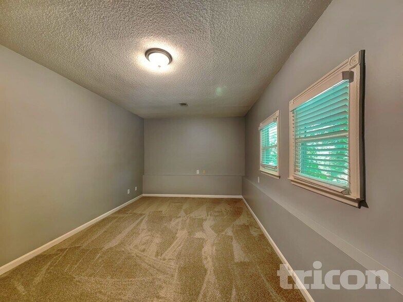 Building Photo - 2909 Buckskin Trail SW