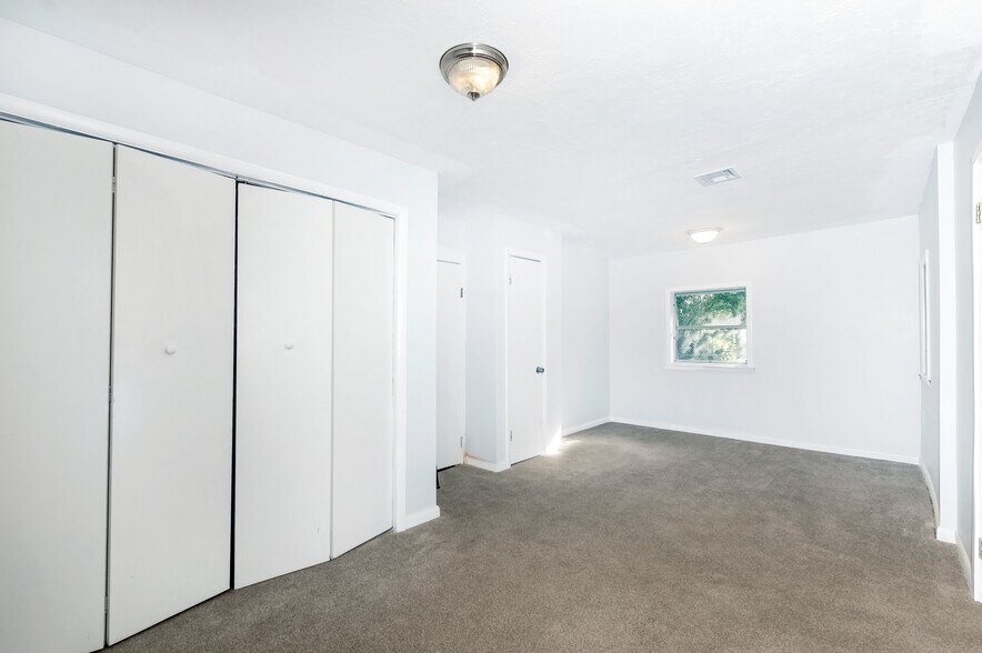 Building Photo - 402 NW 3rd Ave