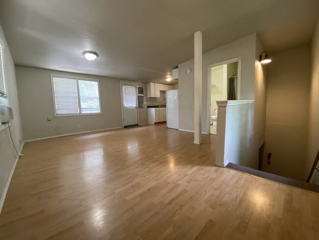 Building Photo - 474 Elm Ave