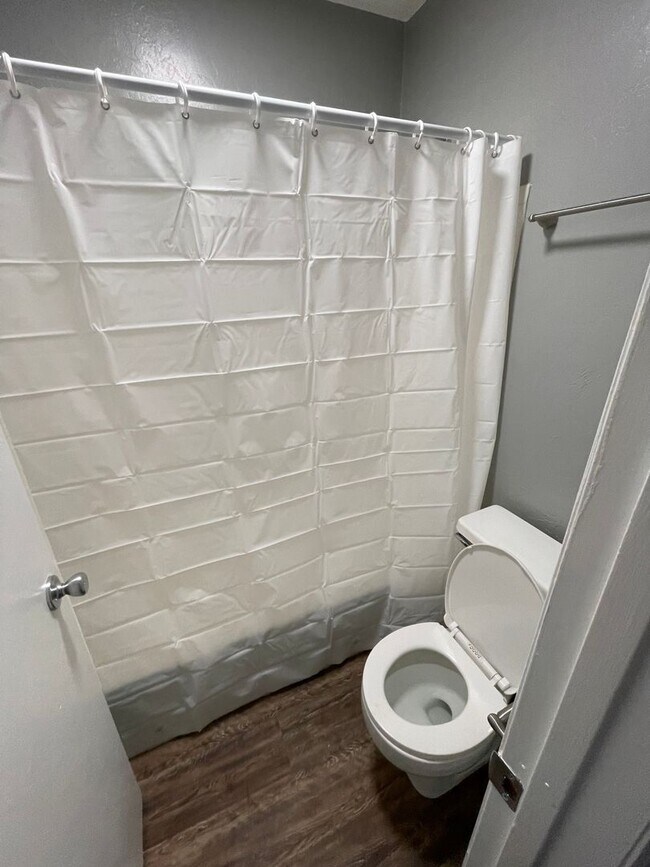 Building Photo - 2BED/2BATH DOWNSTAIRS NEAR GOV SQ
