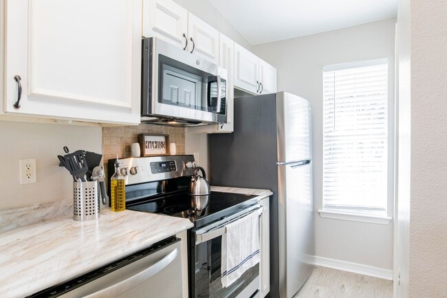 Building Photo - Welcoming & Bright 2 Bed/1 Bath Patiohome ...