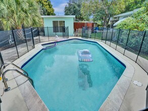 Building Photo - 2442 Garfield St