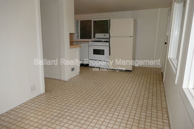 Building Photo - 602 N 65th St