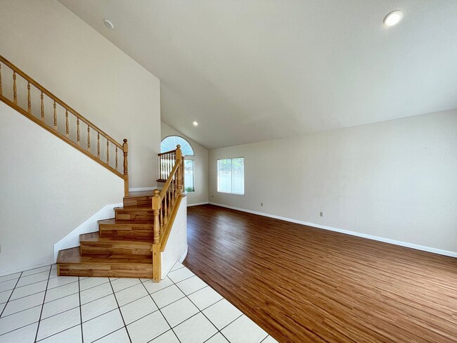 Building Photo - 1951 Devonshire Dr