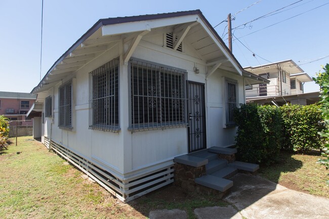 Building Photo - PET-FRIENDLY upgraded single-family home.