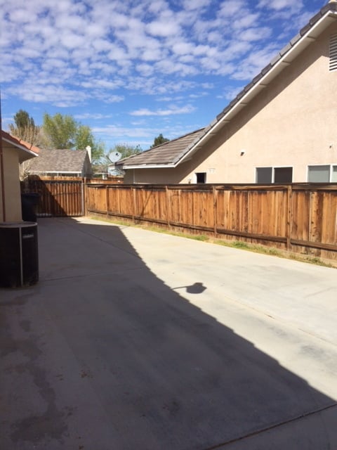 Building Photo - 3 BEDROOM, 2 BATH VICTORVILLE HOME. COMMUTER FRIENDLY!  NEAR AMARGOSA AND MOJAVE