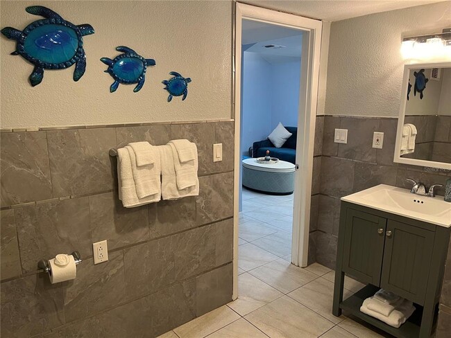 Building Photo - 1367 S Michigan Ave