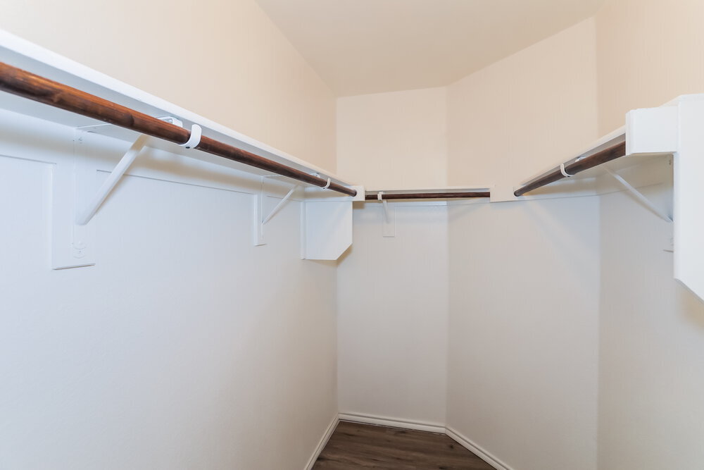 Building Photo - 806 Platinum Dr