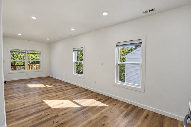 Building Photo - 132 Stone Dr