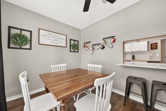 Building Photo - 1005 Avenue D