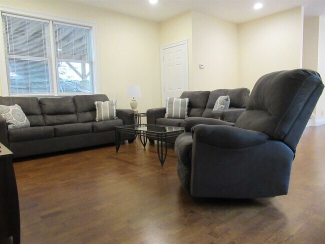 Building Photo - 101 Bundy Hill Rd