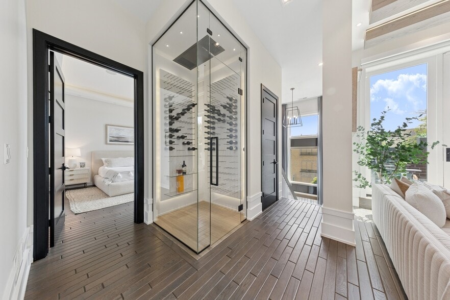 Building Photo - 2756 N Magnolia Ave