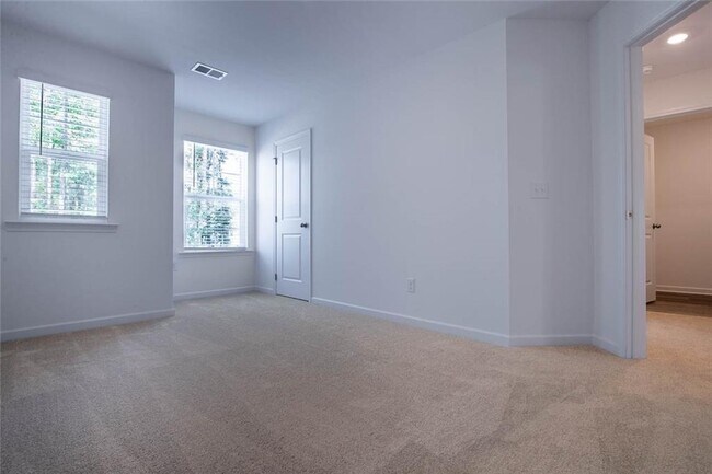 Building Photo - 2425 Livi Ln