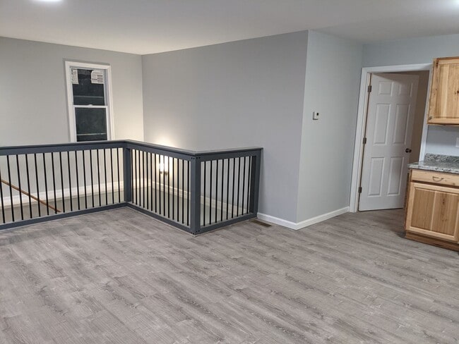 Building Photo - Private 3 bed 2bath house in North Johnson...