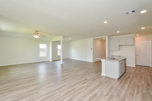 Building Photo - 4656 Peony Grn Dr