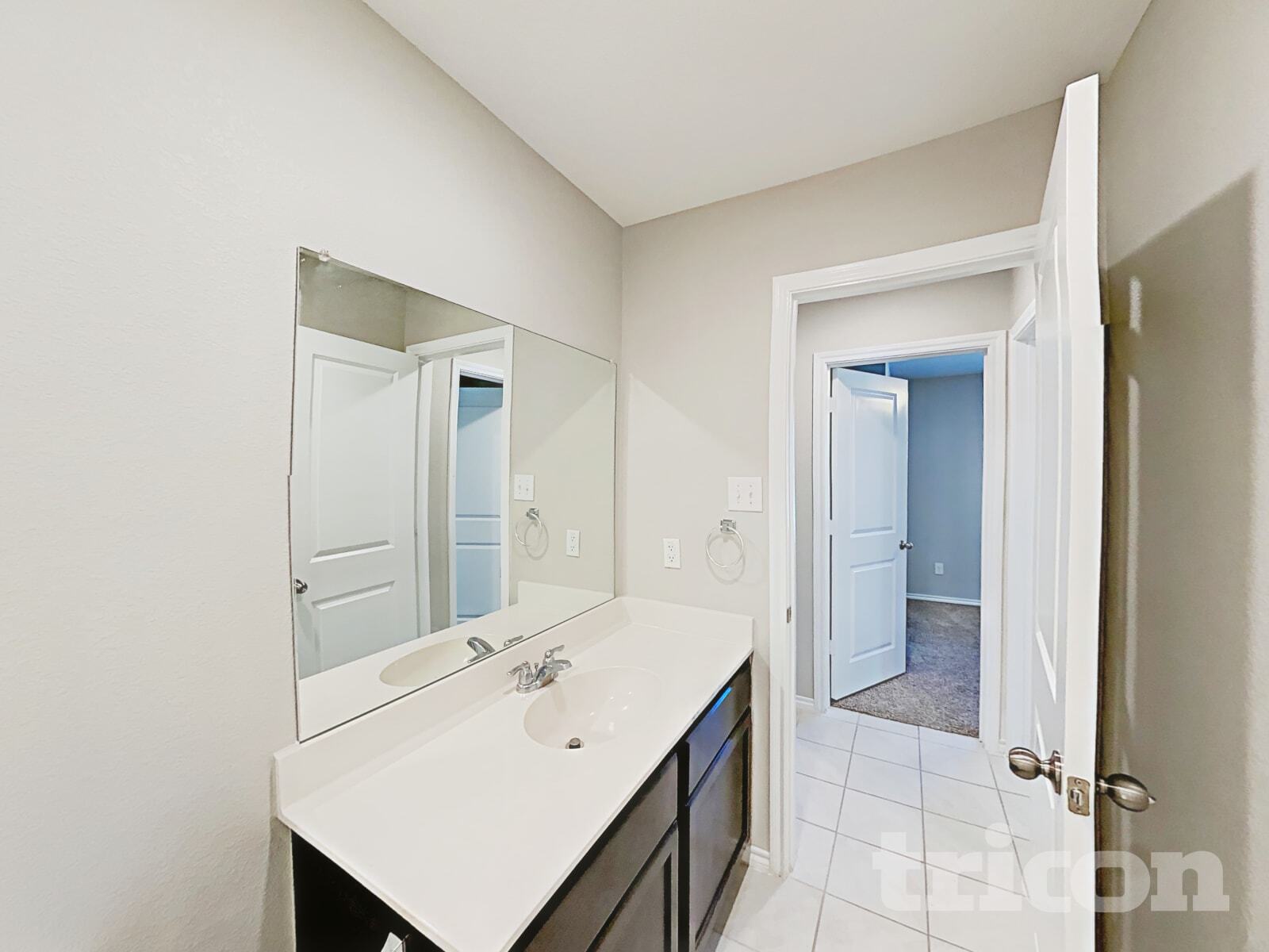 Building Photo - 916 Roland Dr