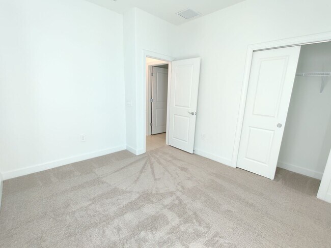 Building Photo - 6140 Baywood Ct