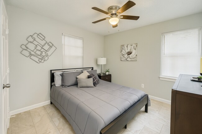 Building Photo - 3316 N MacGregor Way