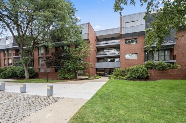 Building Photo - 65 Grove St