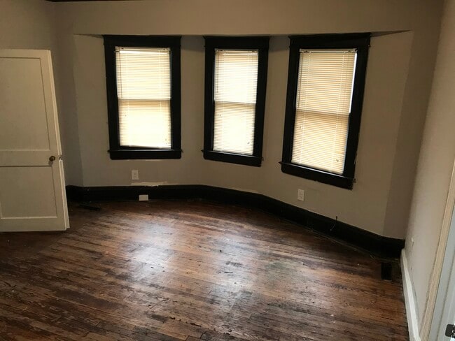 Building Photo - 1550 Lewis St