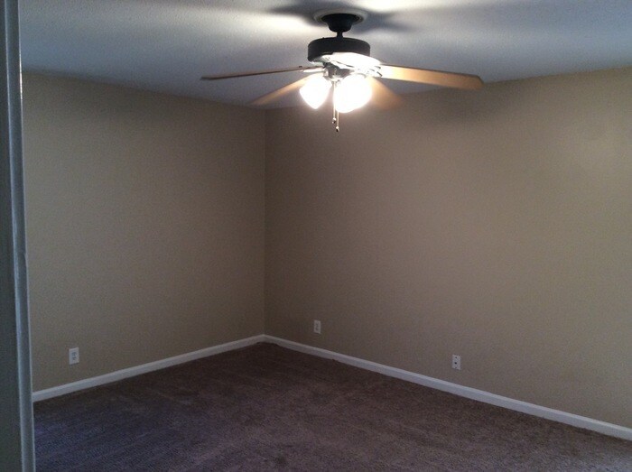 Building Photo - 4944 Tremont Dr NE