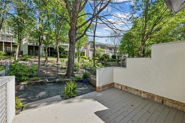 Building Photo - 1294 Fernwood Cir NE