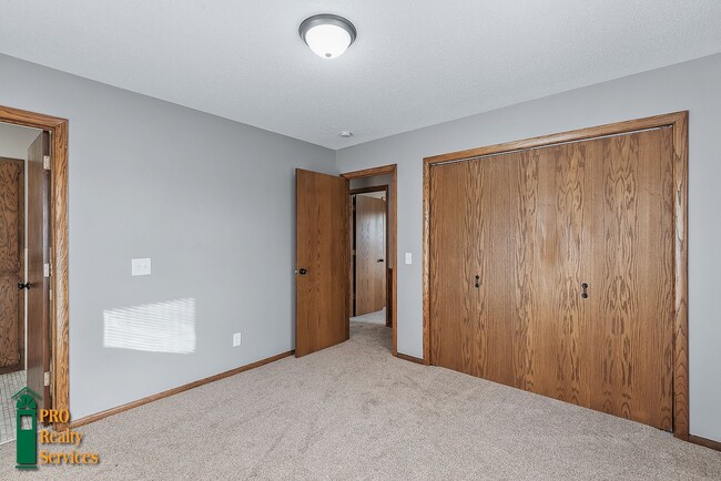 Building Photo - 4 Bedroom Home in Brooklyn Center