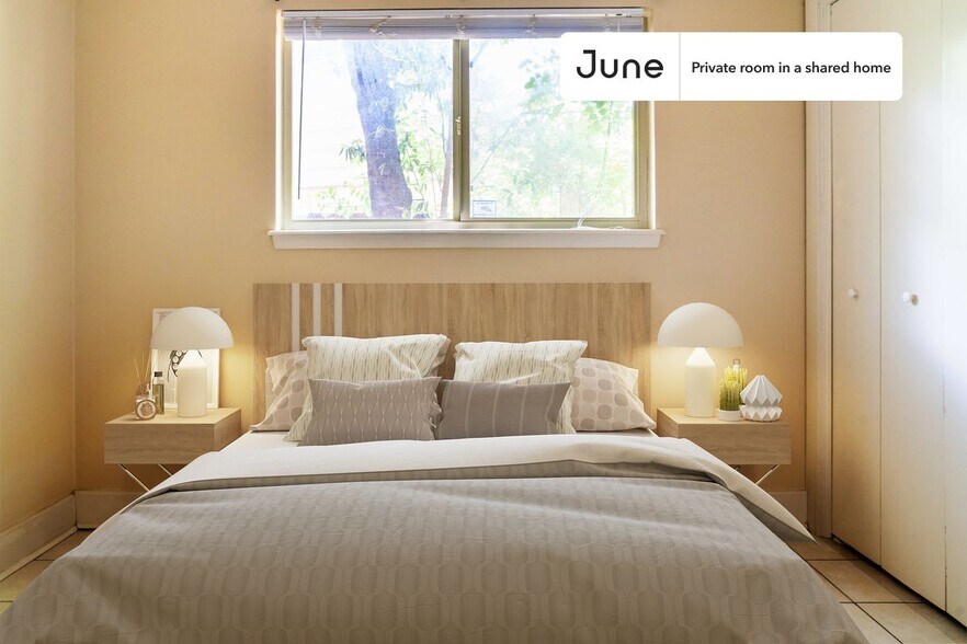 Primary Photo - Private bedroom in 3 bed/2 bath Home