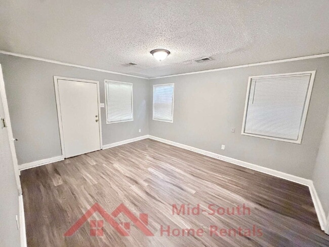 Building Photo - 4050 Pikes Peak Ave