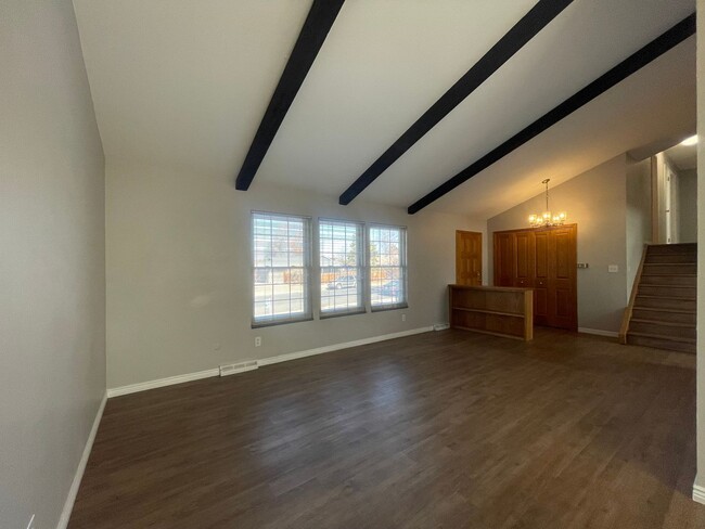 Building Photo - $0 DEPOSIT OPTION. TRI-LEVEL AURORA HOME WITH MODERN AMENITIES AND SPACIOUS INTERIORS