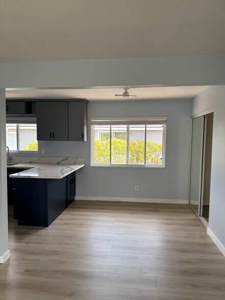 Building Photo - 302 Portland Cir