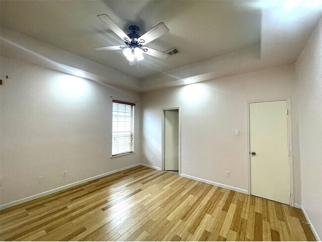 Building Photo - 9903 Raul Hector Dr