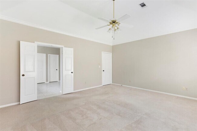 Building Photo - 3306 Redwood Lake Dr