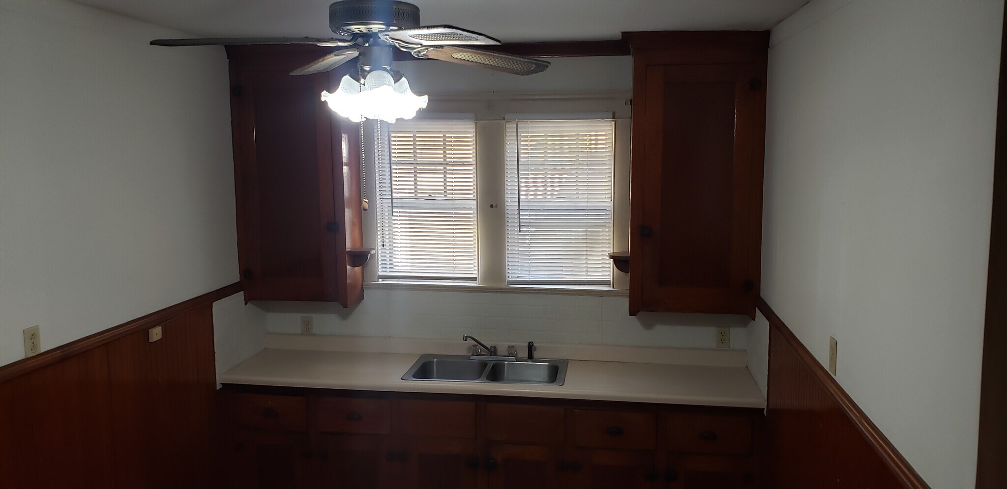 Building Photo - 36 Roberts St