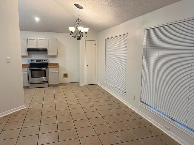 Building Photo - 7827 Forest Briar