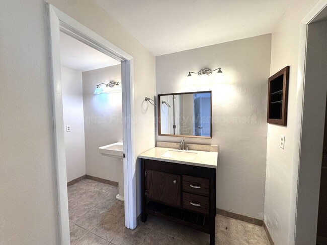 Building Photo - 514 Orange Dr