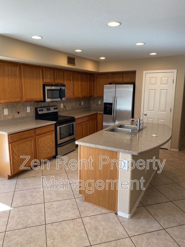 Building Photo - 2541 W Canyon Way