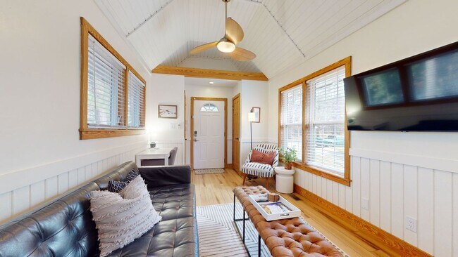 Building Photo - Adorable 3 Bedroom House near NCSU - Available August 1st!