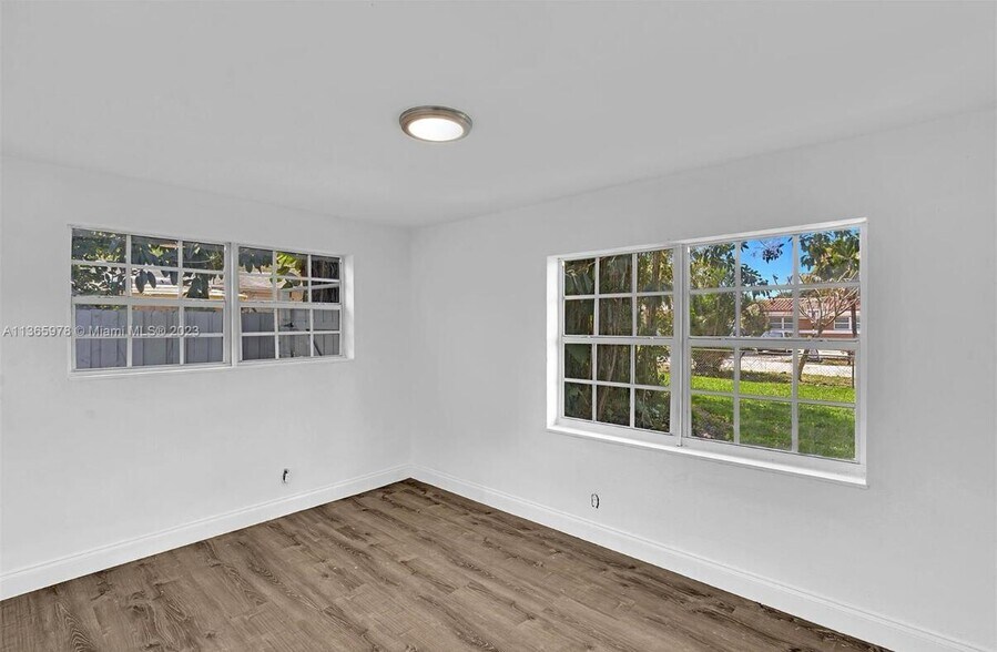 Building Photo - 1150 SW 46th Ave