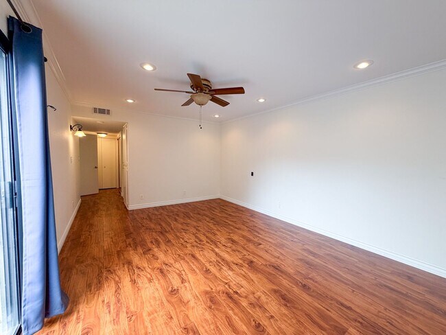 Building Photo - 407 Shoreview Dr