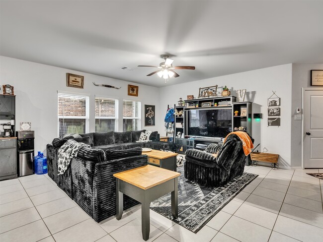 Building Photo - 8719 Willet St