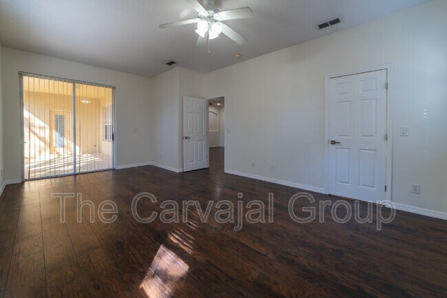 Building Photo - 423 Heather Hills Dr