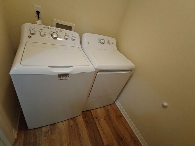 Building Photo - Charming & Modern 3-Bedroom Home with Brig...