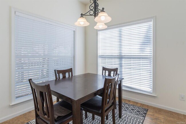 Building Photo - 616 Castle Brook Dr