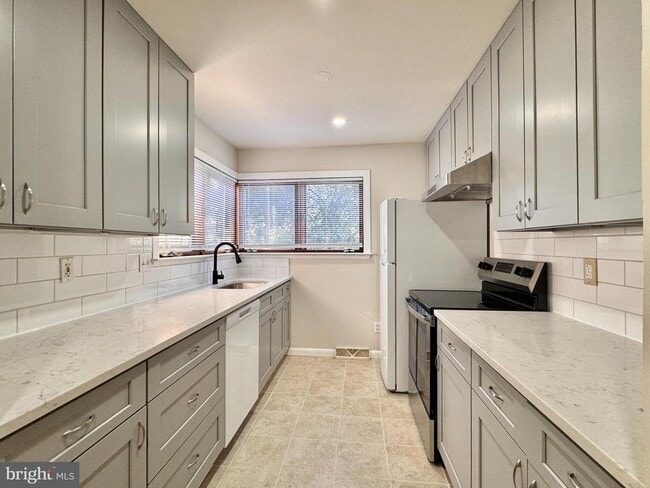Building Photo - 4800 Sugar Plum Ct