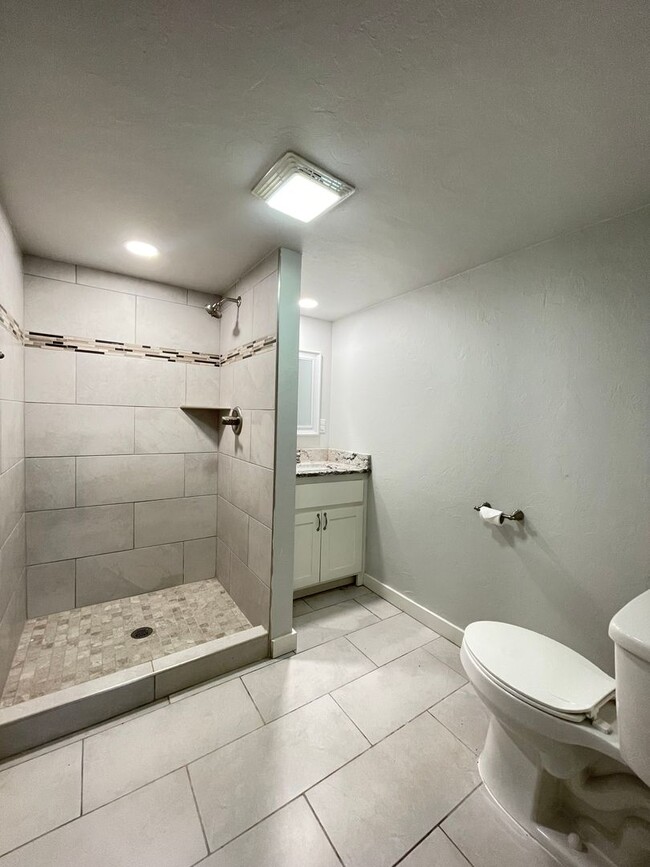 Building Photo - Gorgeous Home Available Now!!