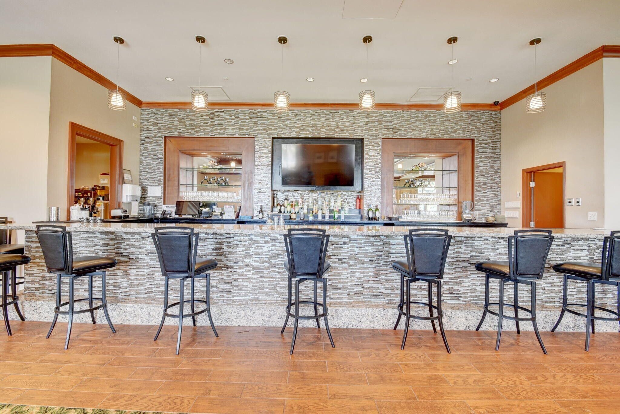 Building Photo - 5547 Fairway Park Dr