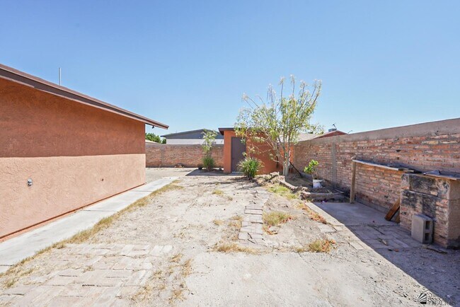 Building Photo - 1183 Babbitt Ln