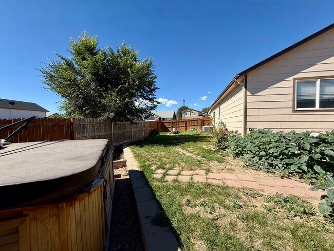 Building Photo - 7283 Coral Ridge Dr