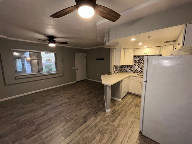 Building Photo - 12221 W Bell Rd